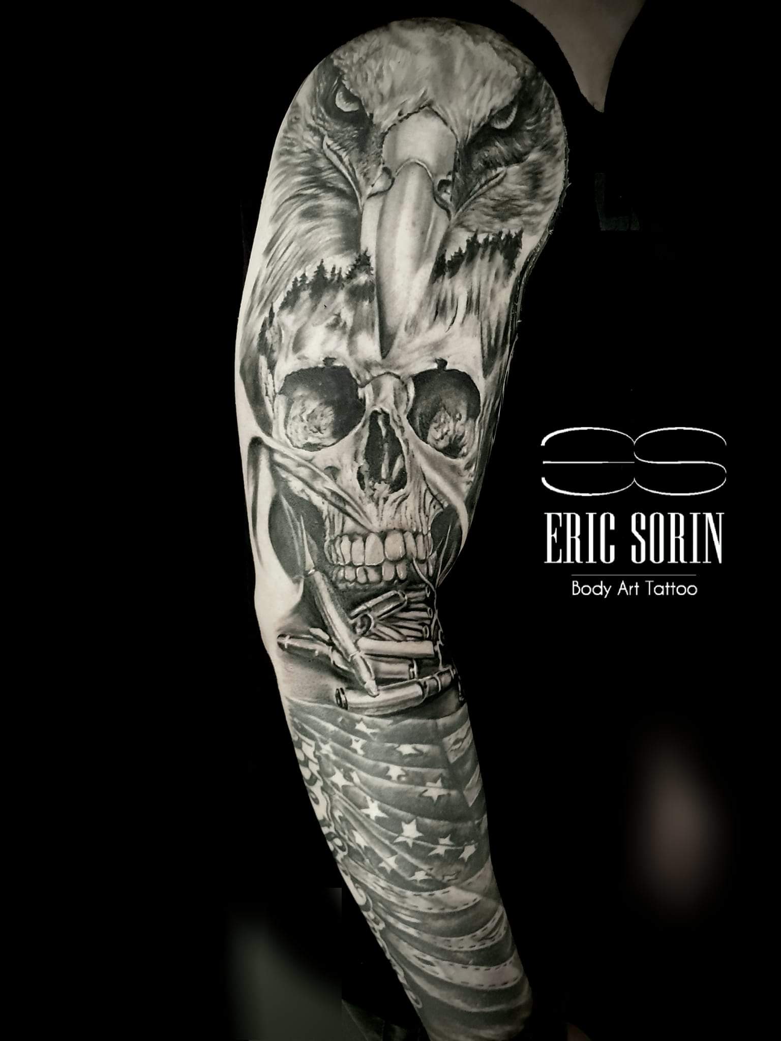 Tatuaj craniu gloante